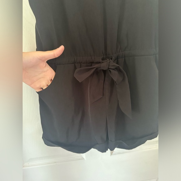 NWOT J. Crew V-Neck Draped Black Elastic Tie Romper Pocket Shorts Womens XS - Picture 3 of 4
